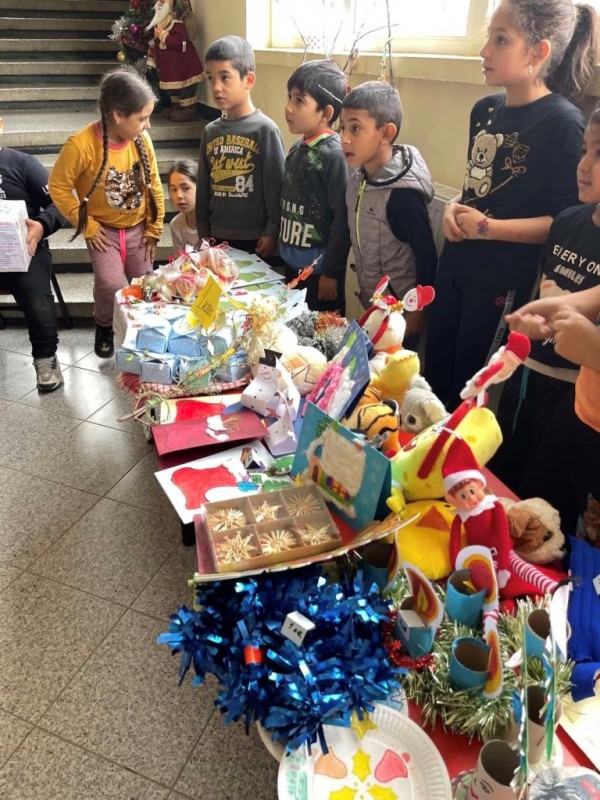 Благотворителен коледен базар в с. Хаджидимитрово събра 541 лв. в подкрепа на Гита Славова 