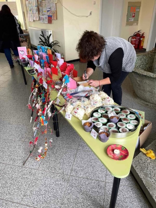 Благотворителен коледен базар в с. Хаджидимитрово събра 541 лв. в подкрепа на Гита Славова 