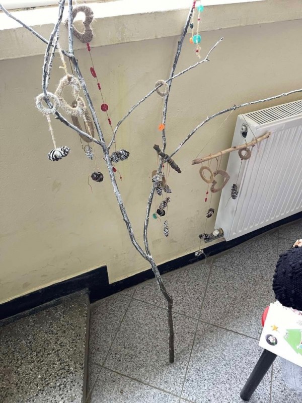 Благотворителен коледен базар в с. Хаджидимитрово събра 541 лв. в подкрепа на Гита Славова 