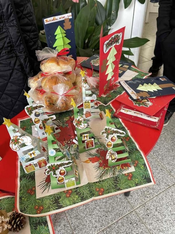 Благотворителен коледен базар в с. Хаджидимитрово събра 541 лв. в подкрепа на Гита Славова 