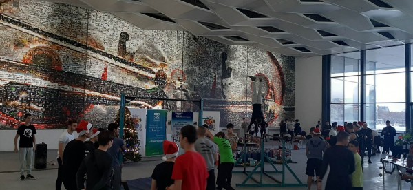 Казанлъчанинът Добрин Добрев спечели първото място в Коледен турнир по стрийт фитнес в София