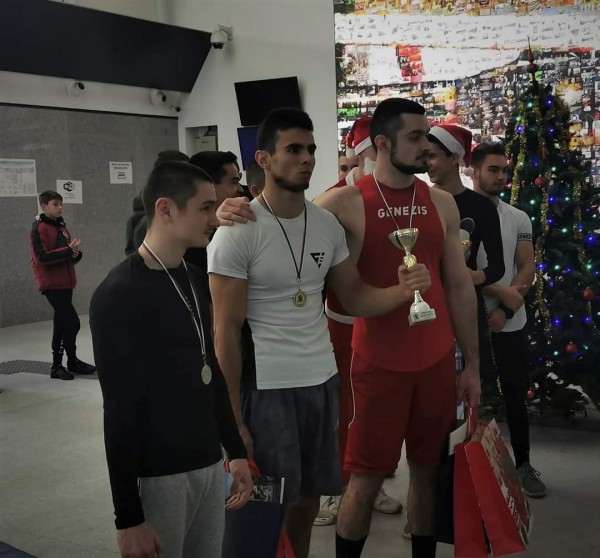 Казанлъчанинът Добрин Добрев спечели първото място в Коледен турнир по стрийт фитнес в София