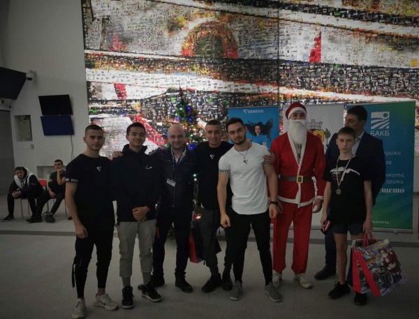 Казанлъчанинът Добрин Добрев спечели първото място в Коледен турнир по стрийт фитнес в София