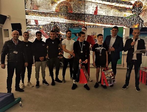 Казанлъчанинът Добрин Добрев спечели първото място в Коледен турнир по стрийт фитнес в София