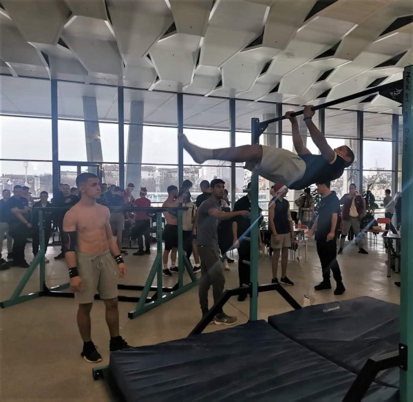 Казанлъчанинът Добрин Добрев спечели първото място в Коледен турнир по стрийт фитнес в София