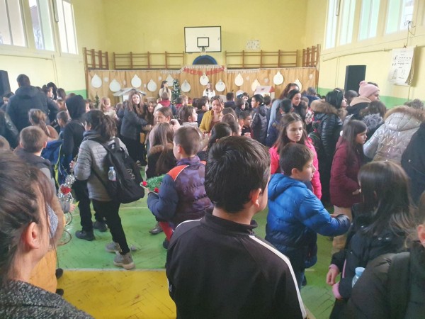 Благотворителният базар в ОУ „Св. Паисий Хилендарски“, събра 2075 лв. в подкрепа на Гита Славова