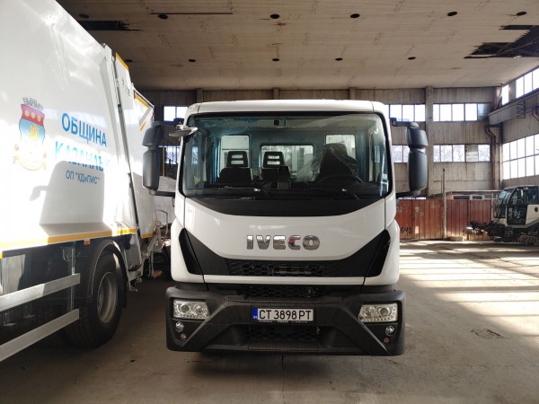 Още три нови камиона ще почистват Казанлък и цялата община