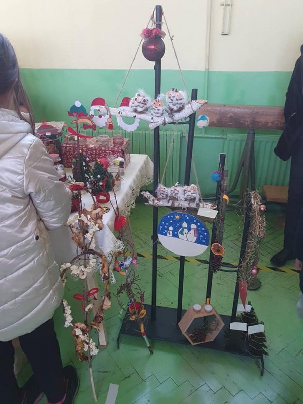 Благотворителният базар в ОУ „Св. Паисий Хилендарски“, събра 2075 лв. в подкрепа на Гита Славова