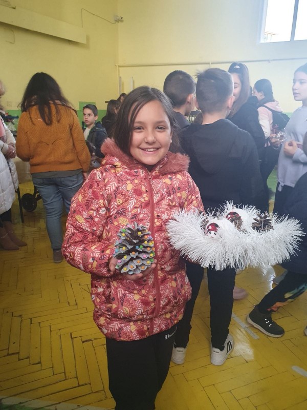 Благотворителният базар в ОУ „Св. Паисий Хилендарски“, събра 2075 лв. в подкрепа на Гита Славова