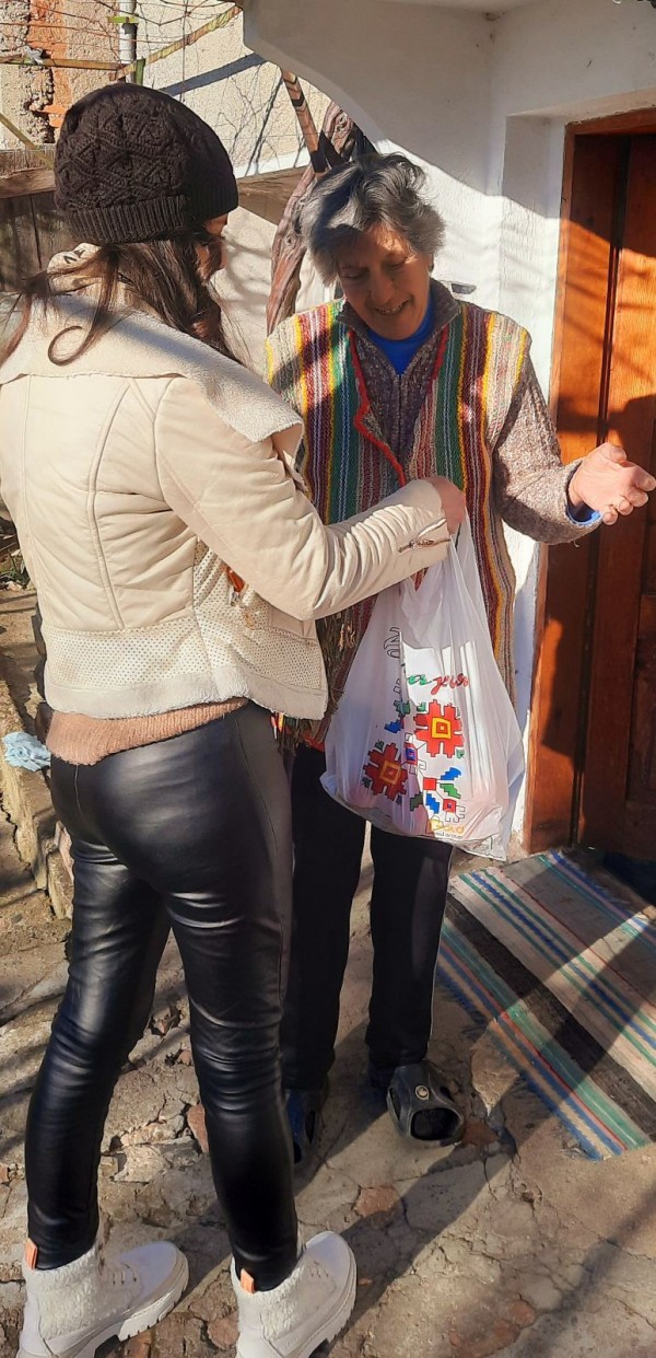 55 домакинства от град Шипка  получиха пакети с хранителните продукти на Игнажден