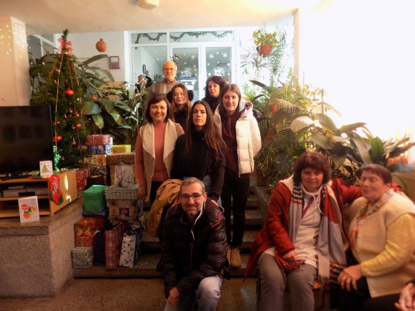 За трети път мнозина прегърнаха инициативата “Кутия пълна с щастие“