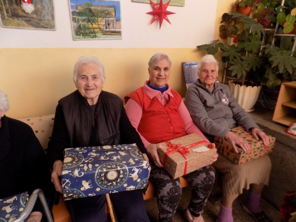 За трети път мнозина прегърнаха инициативата “Кутия пълна с щастие“