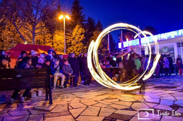 С настроение и атрактивно огнено шоу завърши базарът в Павел баня