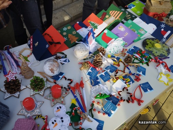 Над 800 лв. събра коледният благотворителен базар на Младежки общински съвет – Казанлък