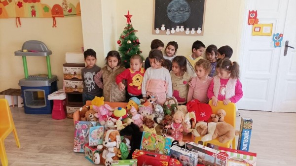 Широка подкрепа получи коледната инициатива „Помощник на Дядо Коледа”