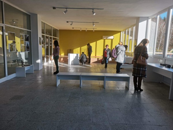 Обезлюдено градче провокира артистична изложба на млади творци от НУПИД “Акад. Дечко Узунов”