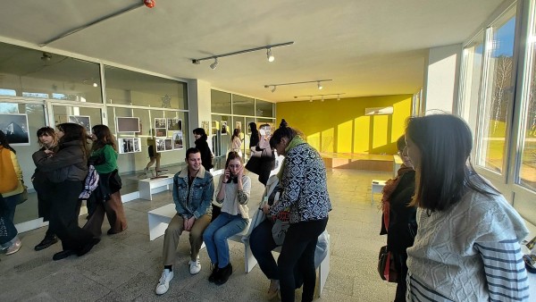 Обезлюдено градче провокира артистична изложба на млади творци от НУПИД “Акад. Дечко Узунов”