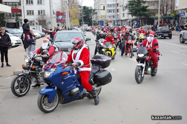 Рекорден брой подаръци раздаде инициативата “Мото Коледа 2022“