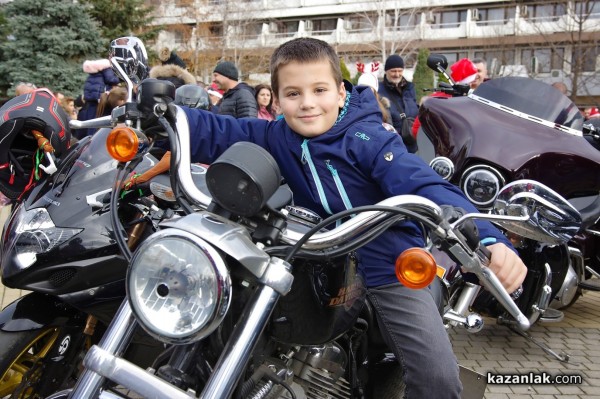 Рекорден брой подаръци раздаде инициативата “Мото Коледа 2022“