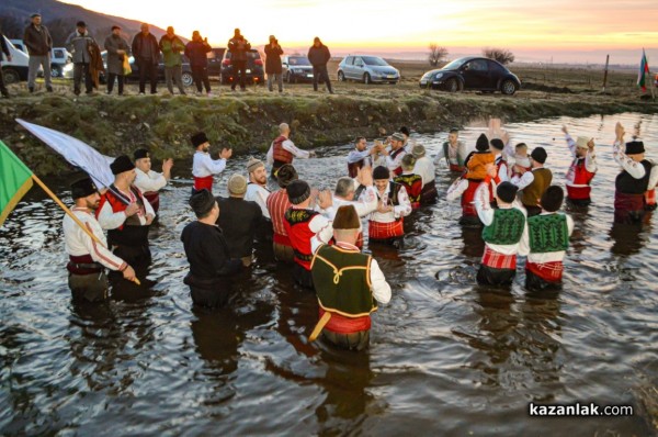 Шипченци за поредна година година ще спасяват кръста по изгрев слънце