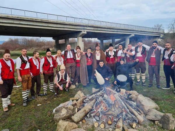 Утре за кръста ще скачат и в Бузовград, Мъглиж и Павел баня / Новини от Казанлък