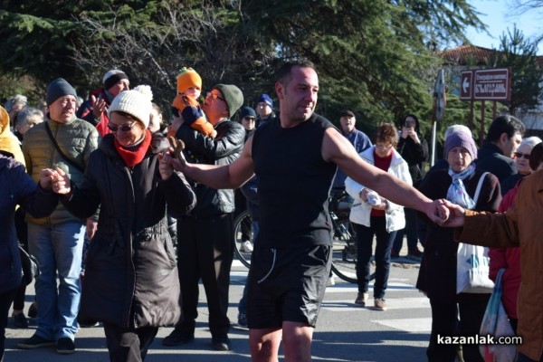 Христовият кръст в Казанлък е спасен от Димитър Кацаров / Видео