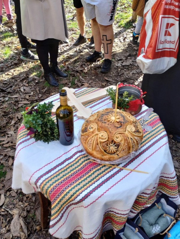 18-годишен извади кръста в Мъглиж