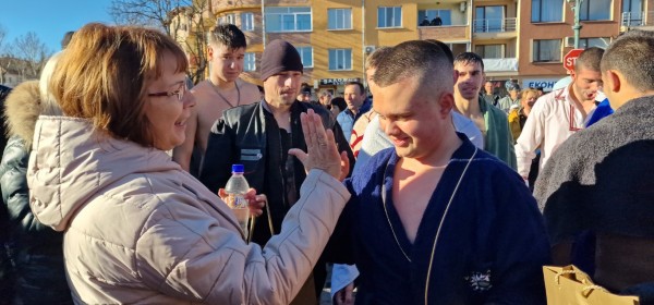 Христовият кръст в Казанлък е спасен от Димитър Кацаров / Видео