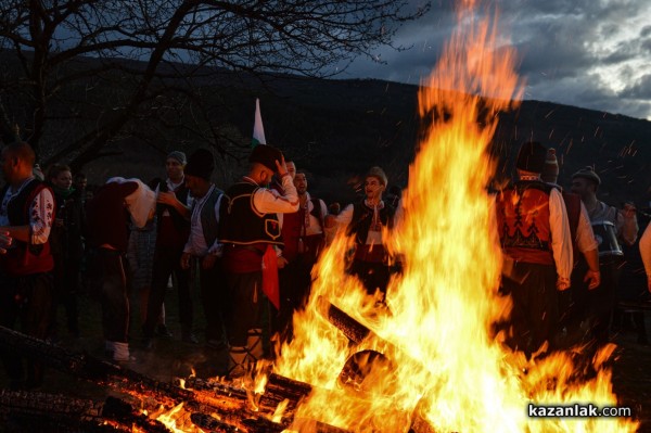 Марио Григоров спаси кръста в Шипка