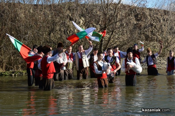 В Бузовград 25–годишният Георги Кънев хвана богоявленския кръст