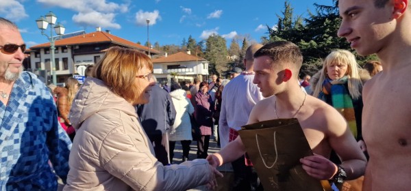 Христовият кръст в Казанлък е спасен от Димитър Кацаров / Видео