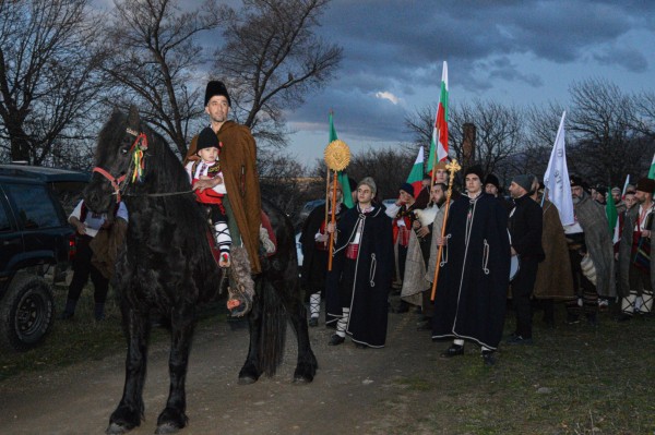 Марио Григоров спаси кръста в Шипка