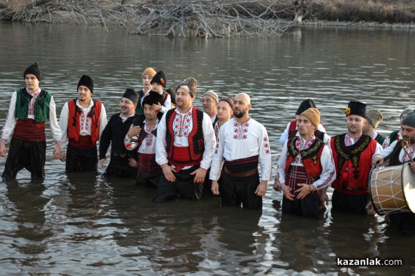 Марио Григоров спаси кръста в Шипка