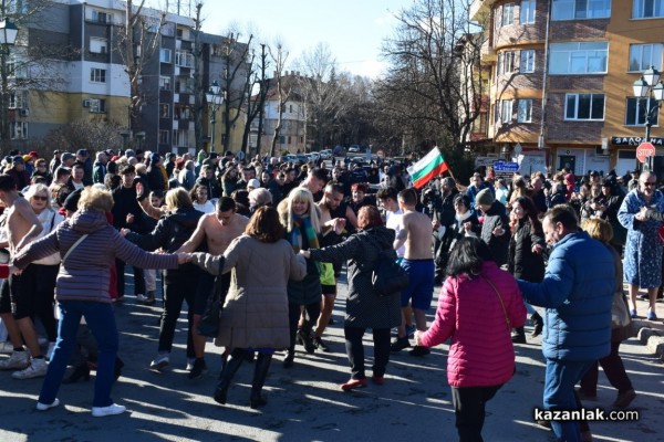 Христовият кръст в Казанлък е спасен от Димитър Кацаров / Видео
