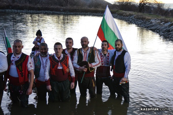 Марио Григоров спаси кръста в Шипка