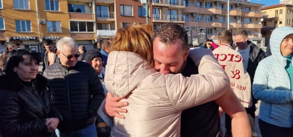 Христовият кръст в Казанлък е спасен от Димитър Кацаров / Видео