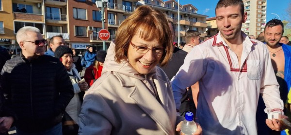 Христовият кръст в Казанлък е спасен от Димитър Кацаров / Видео