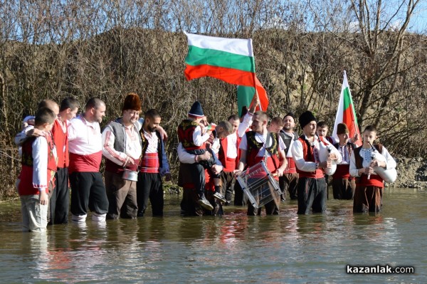В Бузовград 25–годишният Георги Кънев хвана богоявленския кръст