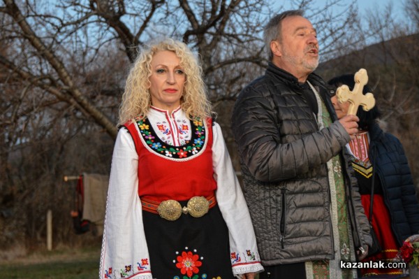 Марио Григоров спаси кръста в Шипка