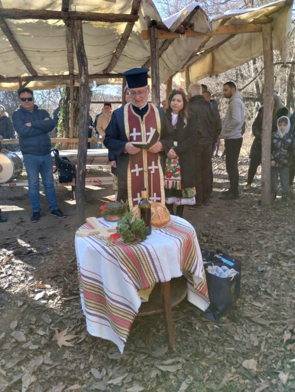 18-годишен извади кръста в Мъглиж