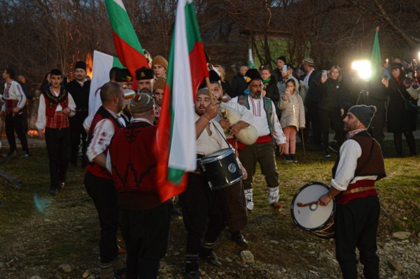 Марио Григоров спаси кръста в Шипка