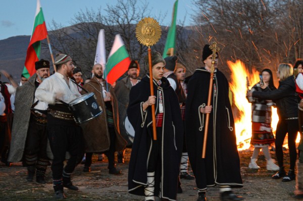 Марио Григоров спаси кръста в Шипка