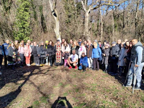 18-годишен извади кръста в Мъглиж