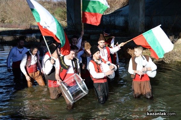 В Бузовград 25–годишният Георги Кънев хвана богоявленския кръст