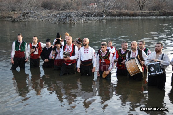 Марио Григоров спаси кръста в Шипка