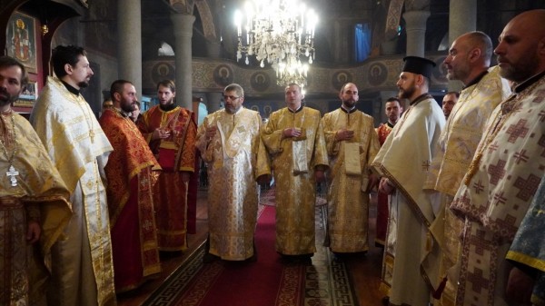 На Ивановден митрополит Киприан отслужи литургия в Казанлък