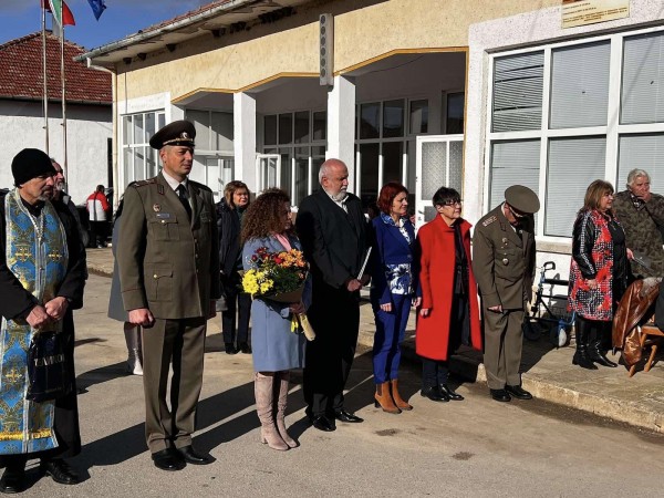 Откриха паметна плоча на полк. Васил Илиев в село Виден