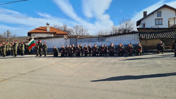 Откриха паметна плоча на полк. Васил Илиев в село Виден