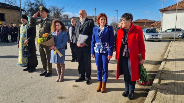 Откриха паметна плоча на полк. Васил Илиев в село Виден