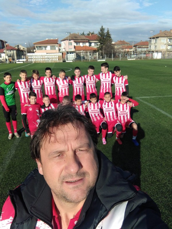 Розичките, набор 2009, с победа в първия си мач за годината